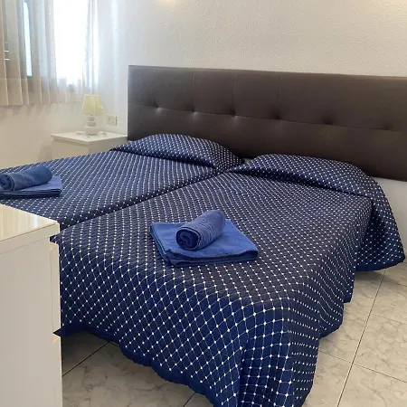 Apartment Self Catering, 1 Bed Apartment, Victoria Court 1, Cristianos, Tenerife